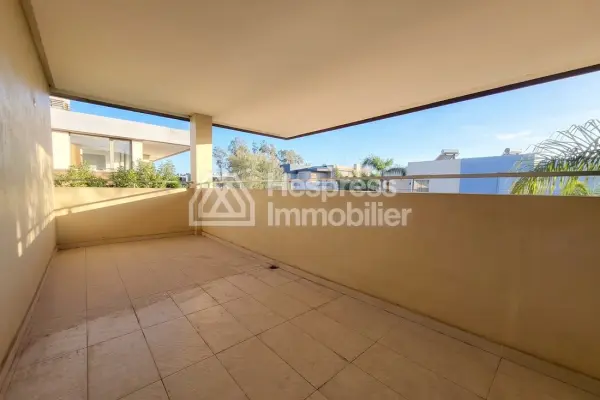 Villa in Bouskoura for rent with swimming pool, 320m²