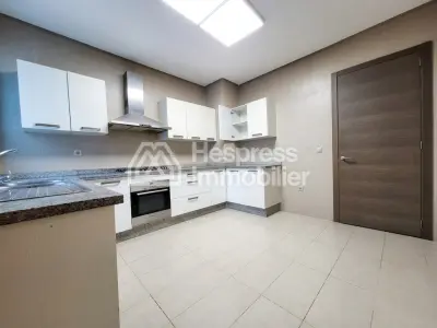 Villa in Bouskoura for rent with swimming pool, 320m²