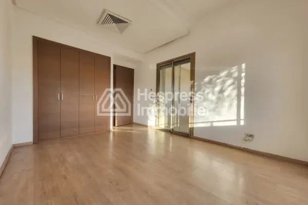 Villa in Bouskoura for rent with swimming pool, 320m²