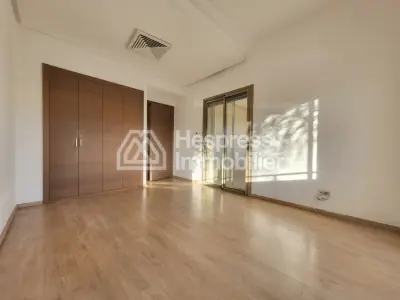Villa in Bouskoura for rent with swimming pool, 320m²