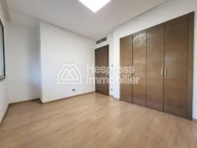 Villa in Bouskoura for rent with swimming pool, 320m²