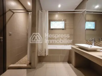 Villa in Bouskoura for rent with swimming pool, 320m²