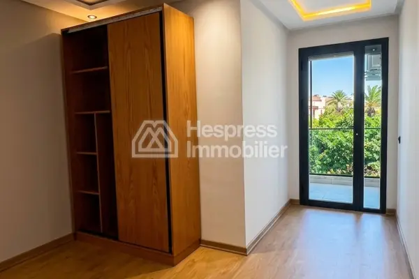 Studio vide neuf sur quartier hôpitaux