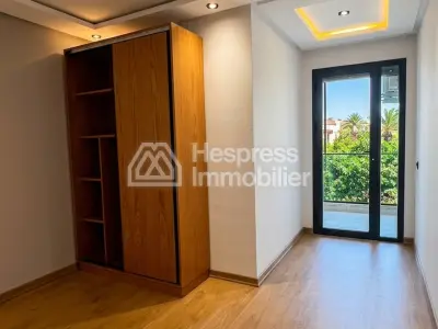 Studio vide neuf sur quartier hôpitaux