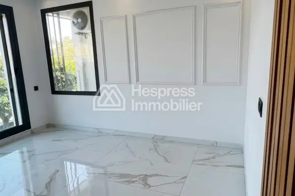 Studio vide neuf sur quartier hôpitaux