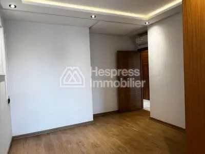 Studio vide neuf sur quartier hôpitaux
