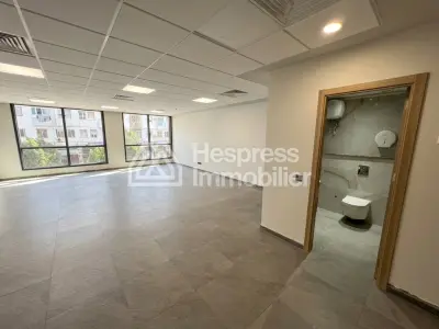 En plein bd bureau pour location de 74 m²