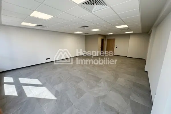 En plein bd bureau pour location de 74 m²