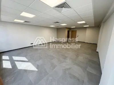 En plein bd bureau pour location de 74 m²