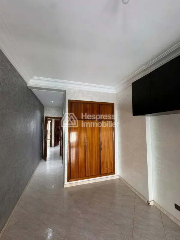 Appartement vide 76 m² à louer – 2 Mars
