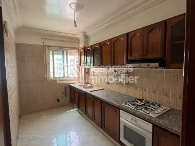 Appartement vide 76 m² à louer – 2 Mars