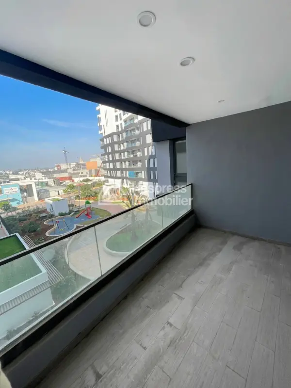 Empty apartment for rent in Finance City