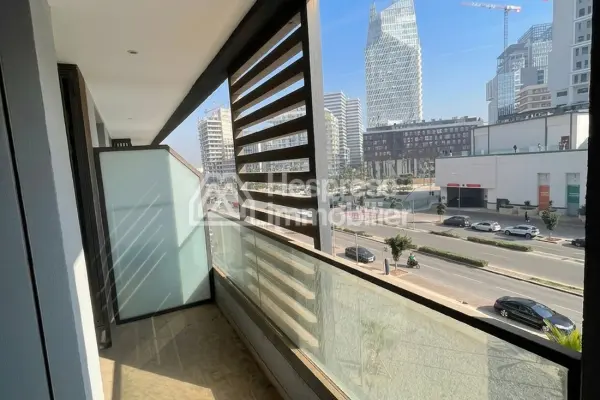 Empty apartment for rent in Finance City