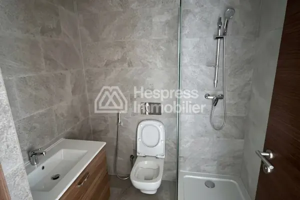 Empty apartment for rent in Finance City