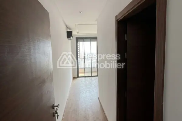 Empty apartment for rent in Finance City
