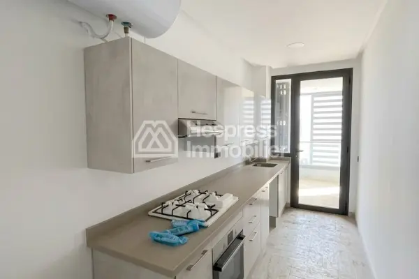 Empty apartment for rent in Finance City