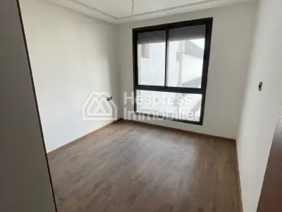 Empty apartment for rent in Finance City