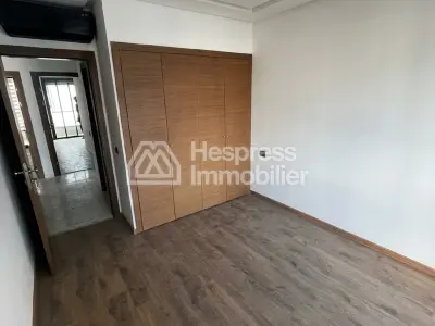 Empty apartment for rent in Finance City