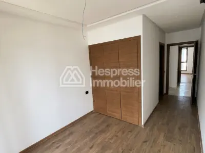 Empty apartment for rent in Finance City