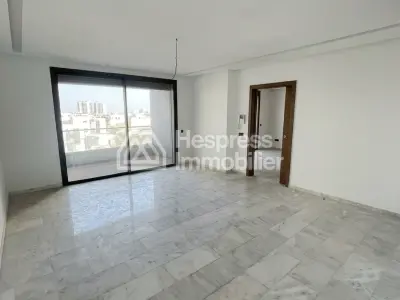 Empty apartment for rent in Finance City