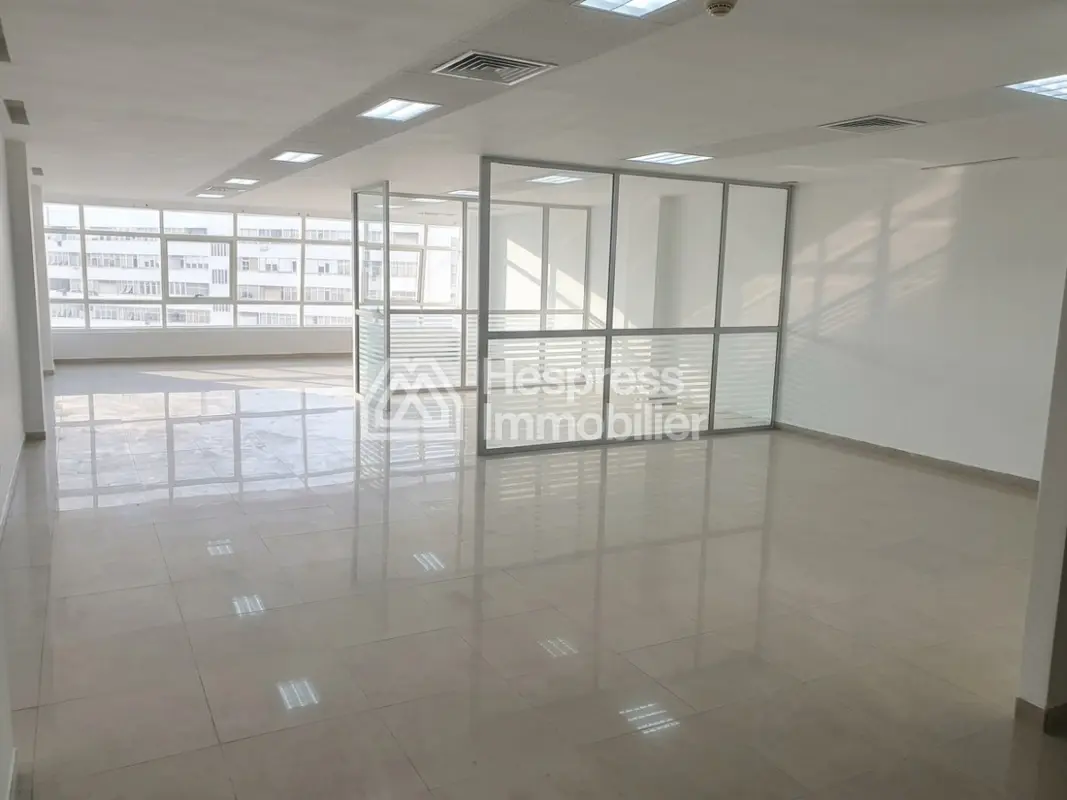 Office space near the port City Center 100m² for rent