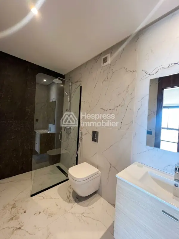Nice empty studio apartment for rent (CFC)