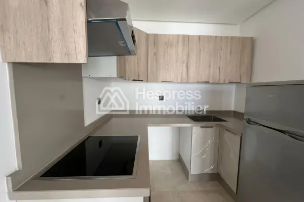 Nice empty studio apartment for rent (CFC)