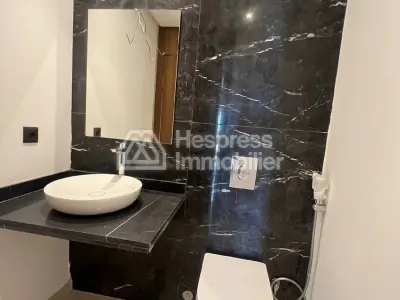 Nice empty studio apartment for rent (CFC)