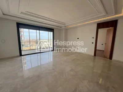 Nice empty studio apartment for rent (CFC)