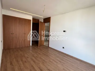 Nice empty studio apartment for rent (CFC)