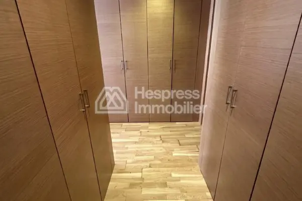 Superb unfurnished apartment for rent, 100 m², in CFC