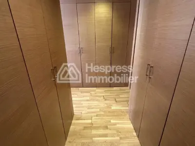 Superb unfurnished apartment for rent, 100 m², in CFC