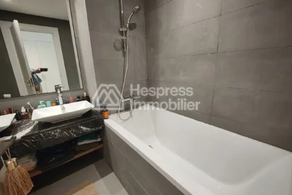 Très bel appartement à CFC à louer 80 m²