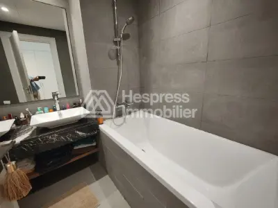 Très bel appartement à CFC à louer 80 m²