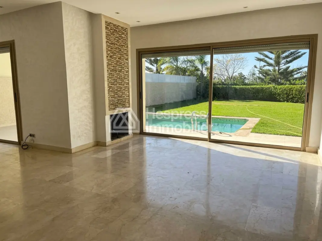 Superbe villa vide à louer à Bouskoura