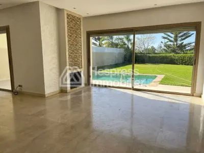 Superbe villa vide à louer à Bouskoura