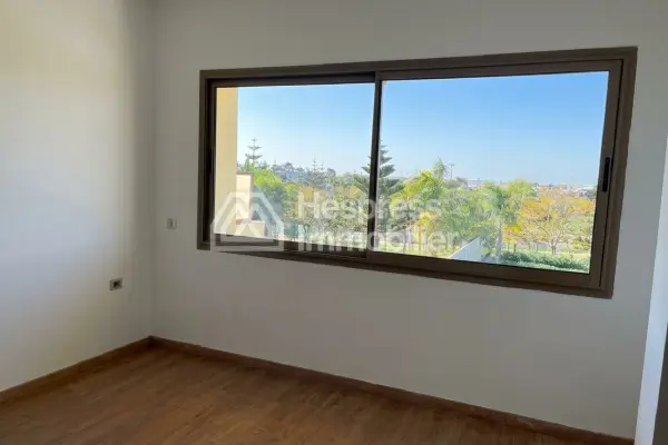 Superbe villa vide à louer à Bouskoura