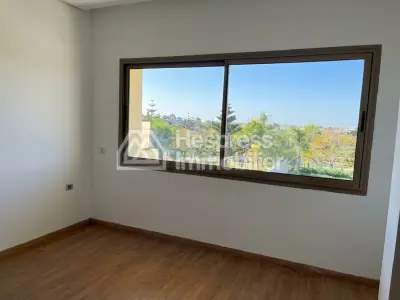 Superbe villa vide à louer à Bouskoura