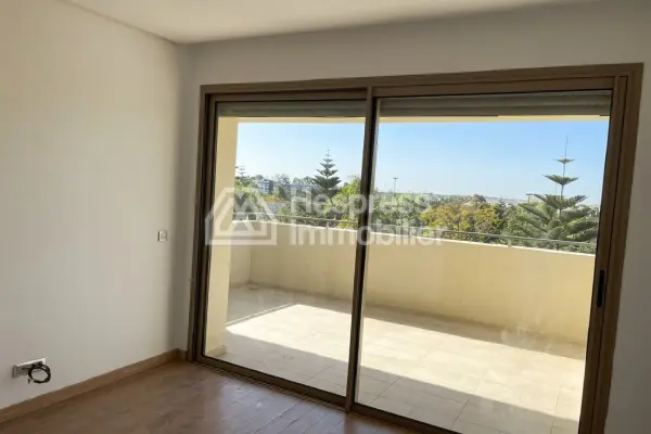 Superbe villa vide à louer à Bouskoura