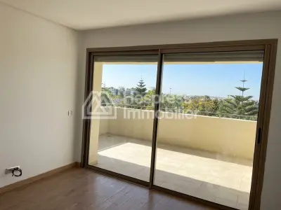 Superbe villa vide à louer à Bouskoura