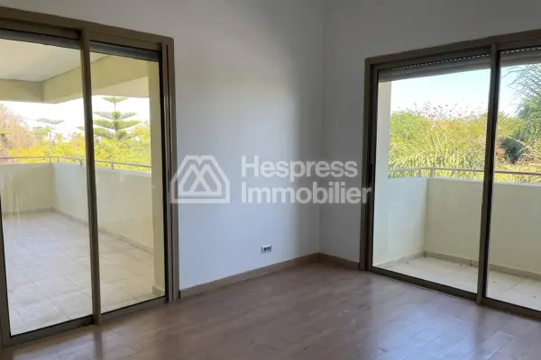 Superbe villa vide à louer à Bouskoura