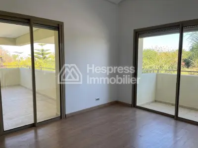 Superbe villa vide à louer à Bouskoura