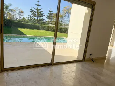 Superbe villa vide à louer à Bouskoura