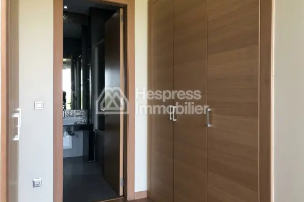 فيلا جميلة جداً للإيجار غير مفروشة في بوسكورة