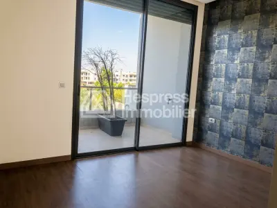 فيلا جميلة جداً للإيجار غير مفروشة في بوسكورة