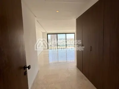 Empty apartment for rent in Aeria Mall