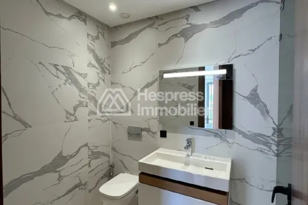 Empty apartment for rent in Aeria Mall