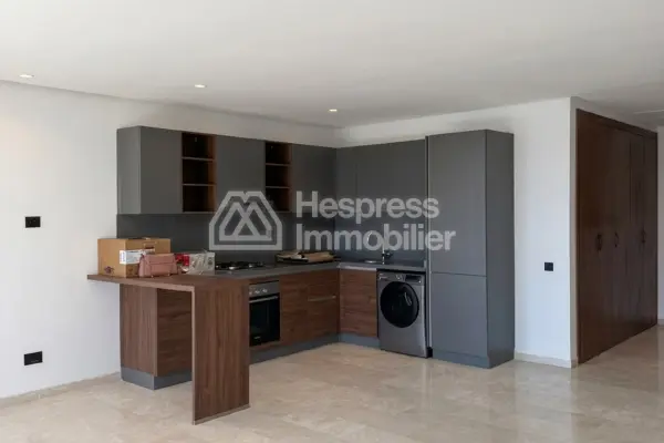 Empty apartment for rent in Aeria Mall