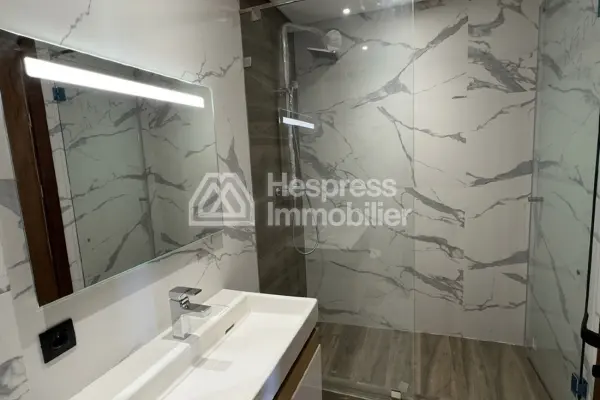 Empty apartment for rent in Aeria Mall