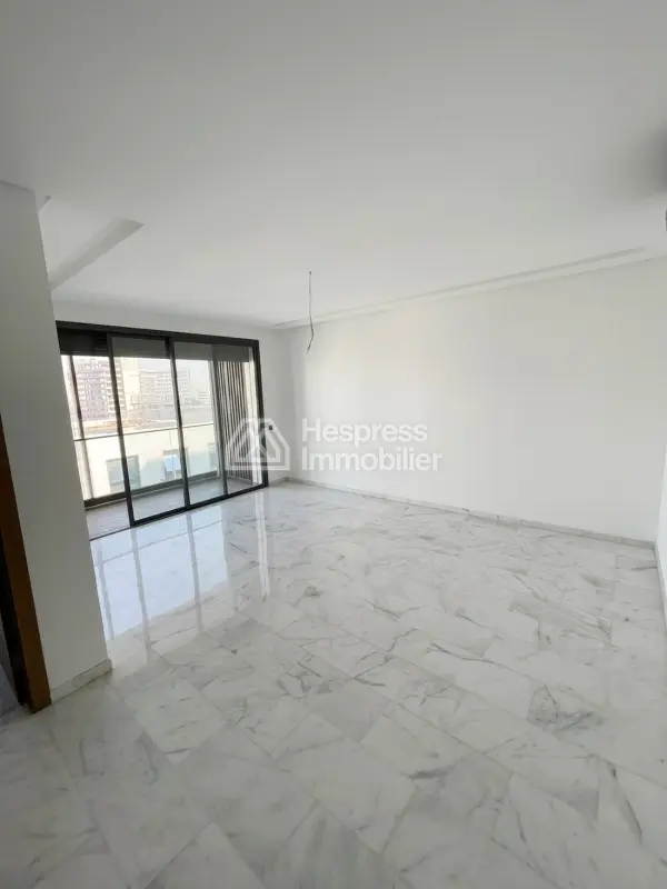 Beautiful empty apartment in Casa Finance City